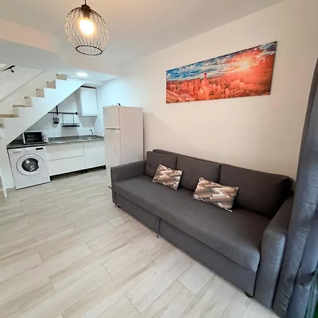 Palms & Pool Dunaflor Apartman *