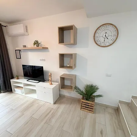 Palms & Pool Dunaflor *